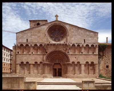 Romaans kunst: uitzicht op de kerk van St. Dominica, 12e eeuw, Soria, Spanje door Romanesque