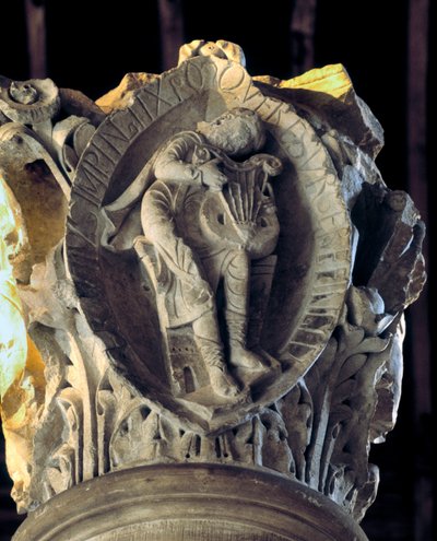 Tonen van gregoriaanse gezangen: de derde (passie en opstanding van Christus), Kapiteel van het koor door Romanesque