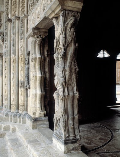 Trumeau (gesculpteerd) door Romanesque