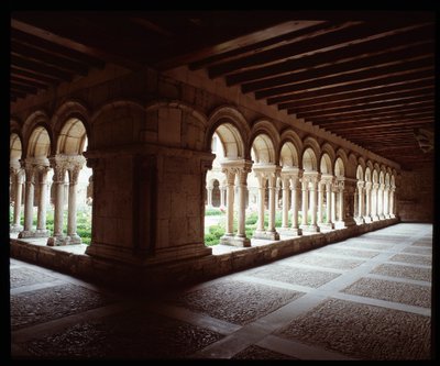 Uitzicht op het klooster van het Koninklijk Klooster van Las Huelgas de Burgos door Romanesque