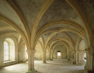 Uitzicht op het scriptorium, ontmoetingsplaats van de gemeenschap, Cisterciënzer abdij gesticht in de 12e eeuw door Romanesque