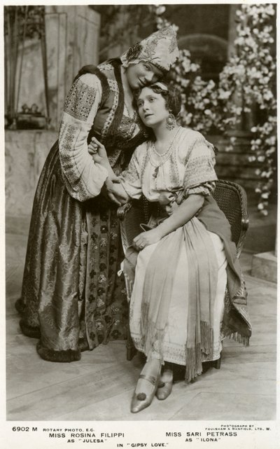 Rosina Filippi en Sari Petrass, actrices, ca. 1912 door Rotary Photo