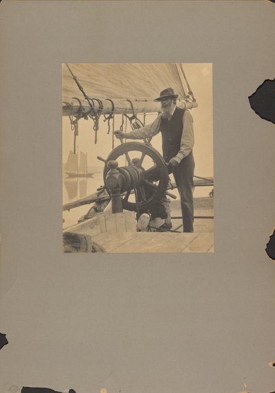 [Man aan het scheepsrad]. door Rudolf Eickemeyer, Jr.