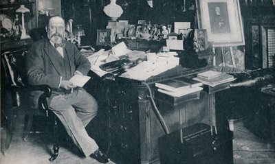 Koning Edward VII in zijn studeerkamer in Marlborough House, Londen, ca. 1904-1911 door Russell and Sons