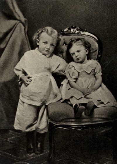 Lenin op vierjarige leeftijd en zijn zus Olga, Simbirsk door Russian Photographer