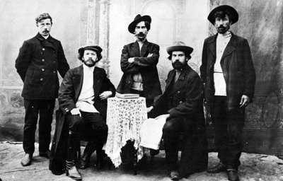 Leden van de Russische Terroristengroep, Narodnaya Volya, ca. 1870-80 door Russian Photographer