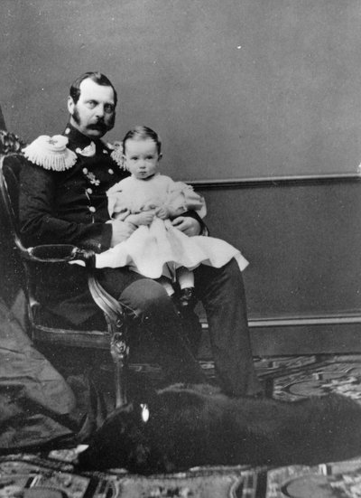 Portret van keizer Alexander II van Rusland met zoon, groothertog Paul Alexandrovitch van Rusland door Russian Photographer
