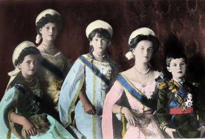 Portret van de kinderen van de Russische tsaar Nicolaas II (1868-1918) door Russian Photographer
