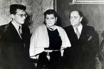 De Componist Dmitri Dmitriyevich Shostakovich, zangeres Maria Maksakova en schrijver Aleksei Nikolayevich Tolstoy door Russian Photographer