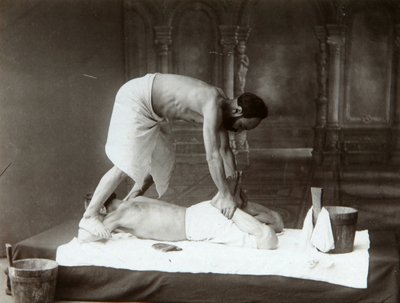 Het oosterse bad. Massage. Albuminefoto door Dmitri Ivanovich Yermakov (1845-1916) door Russian Photographer