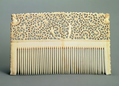 Ornamentale kam met tanden aan één kant, uit Kholmogory, midden 18e eeuw door Russian School