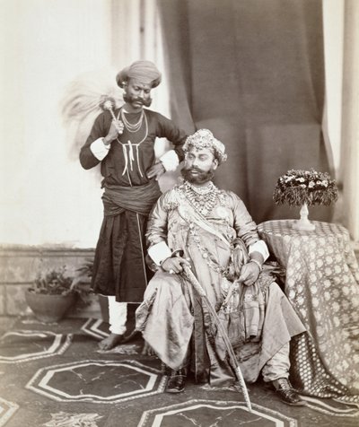 Zijne Hoogheid Maharaja Tukoji Rao (1844-86) II van Indore en bediende, 1877 door S. and Shepherd, C. Bourne