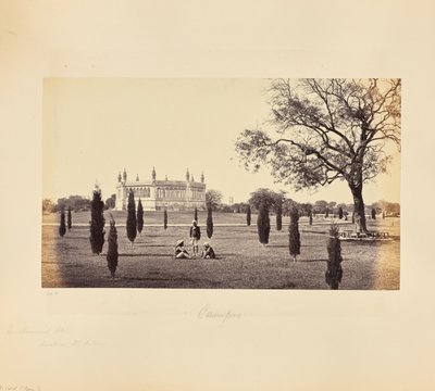 Cawnpore; De Memorial Well, met de kerk van Cawnpore in de verte door Samuel Bourne