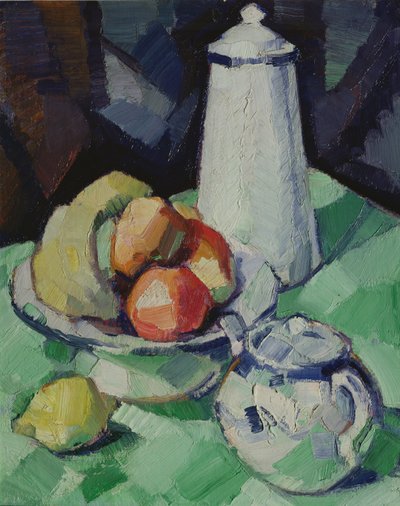 Stilleven met theepot en fruit op een groen tafelkleed, c.1913 door Samuel John Peploe