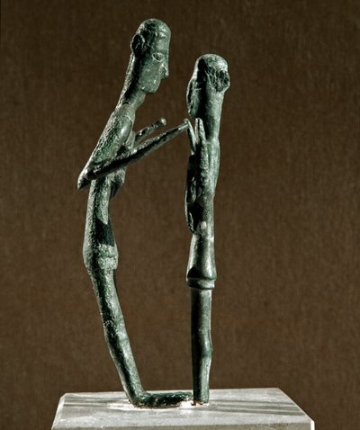 Nuragische cultuur: gebeeldhouwde groep bronzen worstelaars. 8e-7e eeuw v.Chr. Cagliari, Museo Nazionale Archeologico, Sardinië, Italië door Sardinia Nuragic Civilization