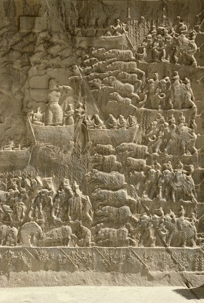 Een koninklijke zwijnenjacht, mogelijk Khosrow II die een pijl schiet vanaf een boot, reliëf van de zijkant van de aivans, c.620 door Sasanian School