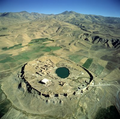 Luchtfoto van Takht-e Solalman, of Salomo