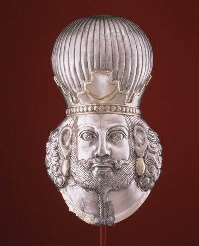 Hoofd van een koning, ca. 4e eeuw (zilver, kwikvergulding) door Sasanian School