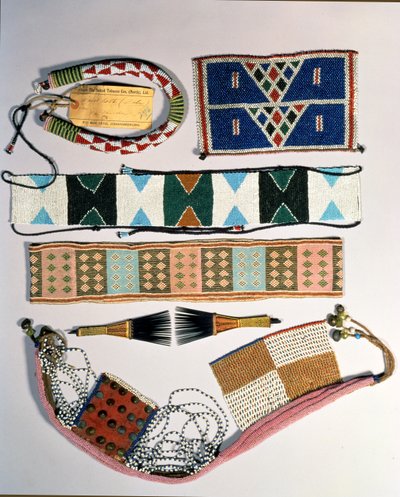 Collectie van Zulu-kralenartefacten door School African