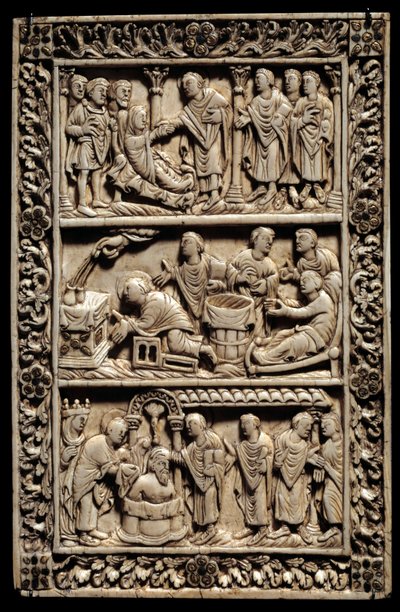 Karolingische kunst: wonder van de Heilige Ampul, ivoren diptiek die bovenaan de opstanding van een jong meisje voorstelt, in het midden een zieke doop, onderaan de doop van Clovis I (466-511) in aanwezigheid van koningin Clothilde op 25/12/498. 9e eeuw. A door School Carolingian