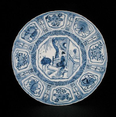 Blauw-witte kraak schaal geschilderd met een dame en een hert, Wanli door School Chinese