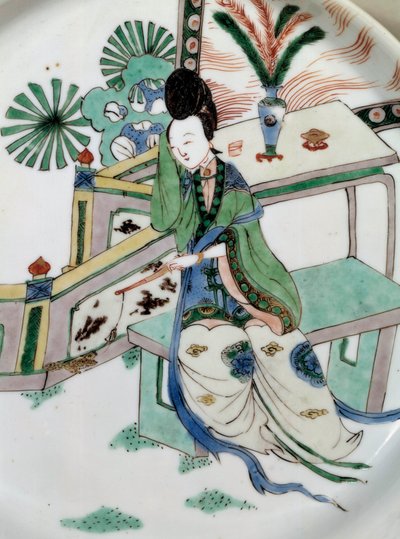 Chinese kunst: de dame rust op een bank. Schilderij op porselein uit de 18e eeuw door School Chinese