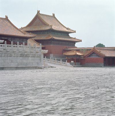 Paviljoen met dubbele dakrand en marmeren terras, Ming-dynastie door School Chinese