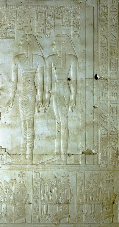 ABYDOS: Tempel van Seti (Sethi) I voor Osiris. Godinnen begeleiden de farao. door School Egyptian