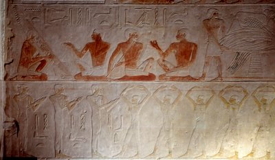 Oud Egypte: kalkstenen reliëf dat muzikanten afbeeldt uit de Kapel van Mastaba in Akhethetep, rond 2300 v.Chr. 5e dynastie. Oude Rijk. Uit Saqqara (Sakkara). Parijs, Louvre Museum door School Egyptian