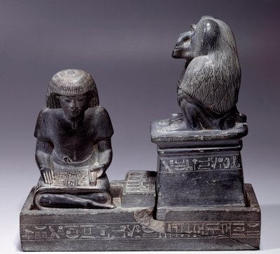 Egyptische oudheden: De schrijver Nebmertouf en de aap Thot, god van de schrift en beschermheer van schrijvers. Leisteen sculptuur. Regering van Amenophis III (1391-1353) door School Egyptian