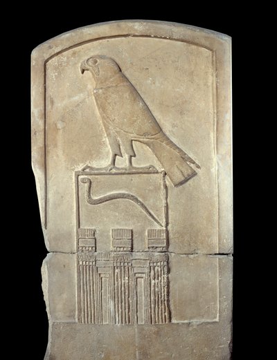 Egyptische antiquiteit: detail van een stele in kalksteen van de Slangenkoning met voorstelling van de god Horus. Uit Abydos. Thinitis periode (ca. 3100-2700 v.Chr.). Zon 1,4x0,6 m Parijs, Musee du Louvre door School Egyptian
