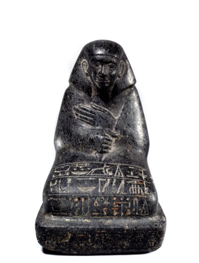 Egyptische oudheid: sculptuur in gabbro die hoge ambtenaar Senpou voorstelt. Middenrijk (2033-1710 v.Chr.) Parijs, Louvre Museum door School Egyptian