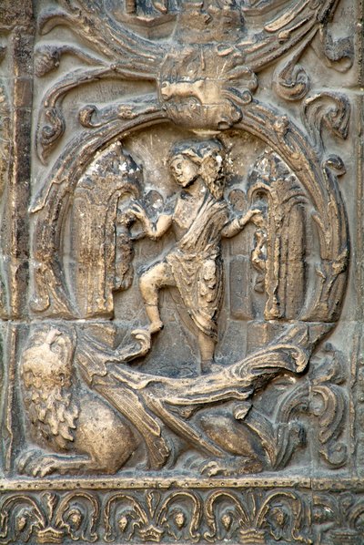 Gotische kunst: Piedroit van de rechterpoort van de westelijke gevel van de Basiliek van Saint Denis die het werk van de velden voorstelt: Januari. Saint-Denis, Frankrijk door School French