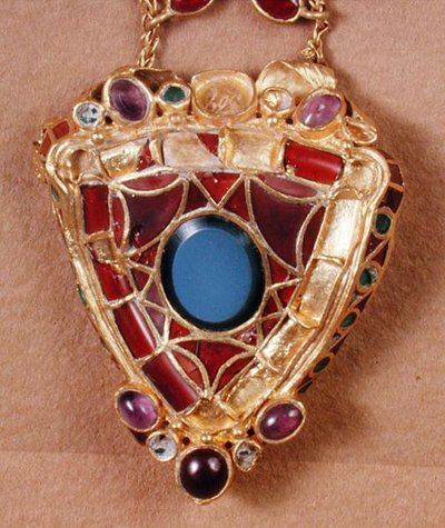 Broche met Indiase granaat en onyx, eind 4e eeuw door School German