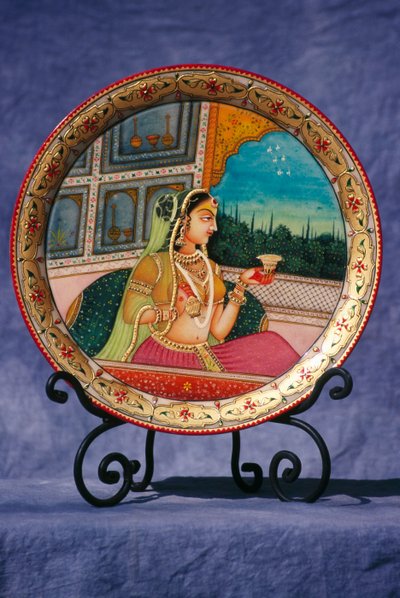 Miniatuurschilderij op ivoor, dame geniet van drank door School Indian