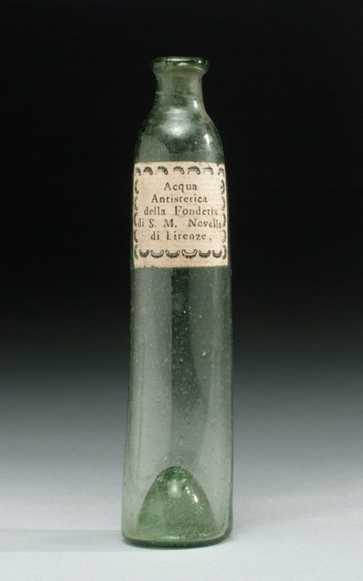 Fles die anti-hysterie water bevatte, van de Fonderia di Sua Altezza Reale, Officina Profumo, Farmaceutica di Santa Maria Novella, Florence, ca. 1850-1920 door School Italian