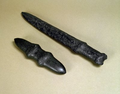 Dolkblad en stenen dolk, Jomon-periode 4500-3700 v.Chr. door Japanese School