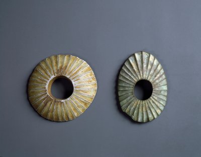 Vuurstenen armbanden, Jomon-periode 10000-300 v.Chr. door Japanese School