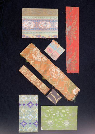 Fragmenten van stof gebruikt voor obi-sjerpen, kimono