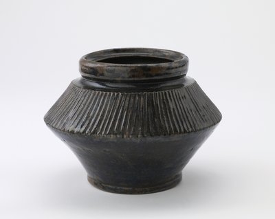 Pot, Tachikui, Hyogo prefectuur, Edo periode, eind 18e-midden 19e eeuw door Japanese School