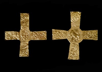 Archeologie van de Middeleeuwen. Barbaarse kunst van Lombardije: borstbeelden in gouden bladeren. Lombardische kunst van de 7e eeuw door School Lombard