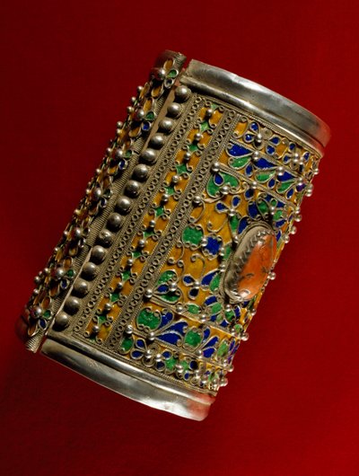 Armband in koraal, zilver en email, Marokko door School Moroccan