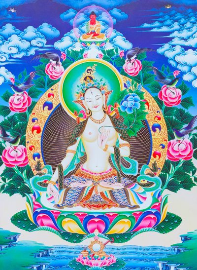 Afbeelding van de witte Tara, de zevenogige goddelijke moeder zittend op een lotus met haar rechterhand in varada mudra positie symboliseert vrijgevigheid door School Nepalese