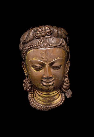 Repousse masker van Shiva Ardhanarishvara, ca. 11e eeuw door School Nepalese