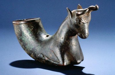 Stier met gevouwen poten door School Persian