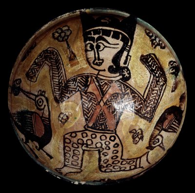 Perzische kunst: terracotta beker met een figuur met twee vogels door School Persian