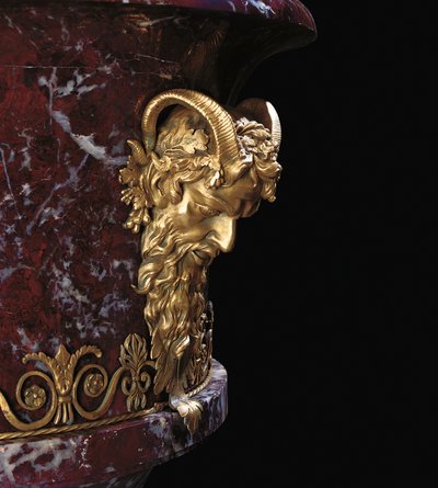 Detail van een van een paar vazen, ca. 1790 door School Russian