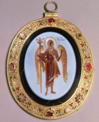 Panagia, gesneden sardonyx gemonteerd in goud gezet met parels en juwelen met filigraan en emaillen decoratie, Moskou door School Russian