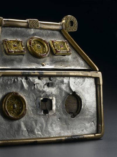 De Monymusk Reliquary, ca. 8e eeuw na Christus door Scottish School