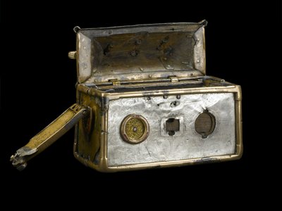 De Monymusk Reliquary, ca. 8e eeuw na Christus door Scottish School
